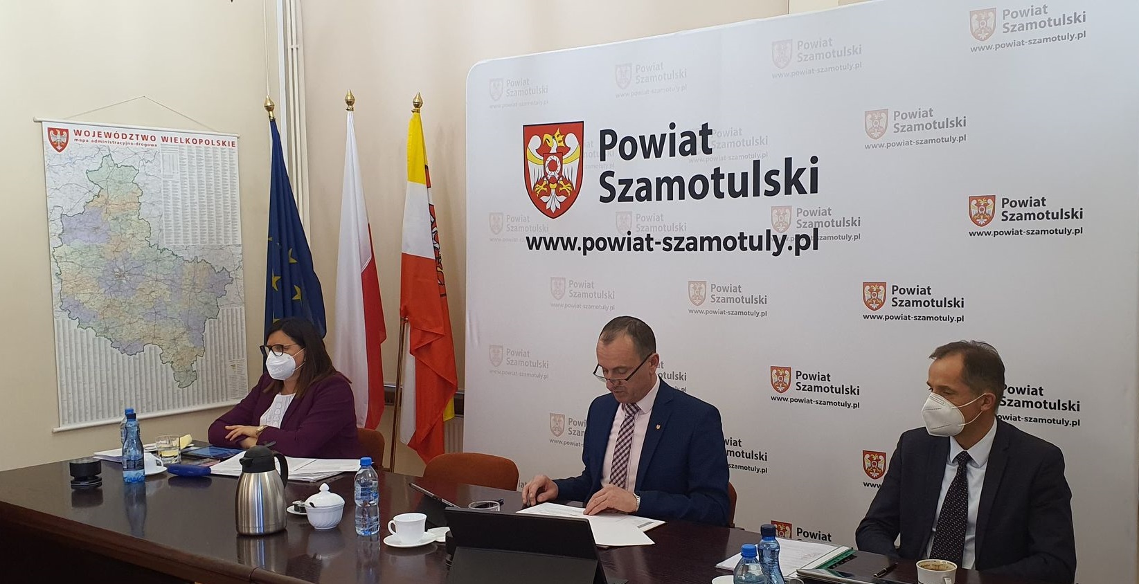 zdjęcie obradujący na XXIII sesji Rady Powiatu